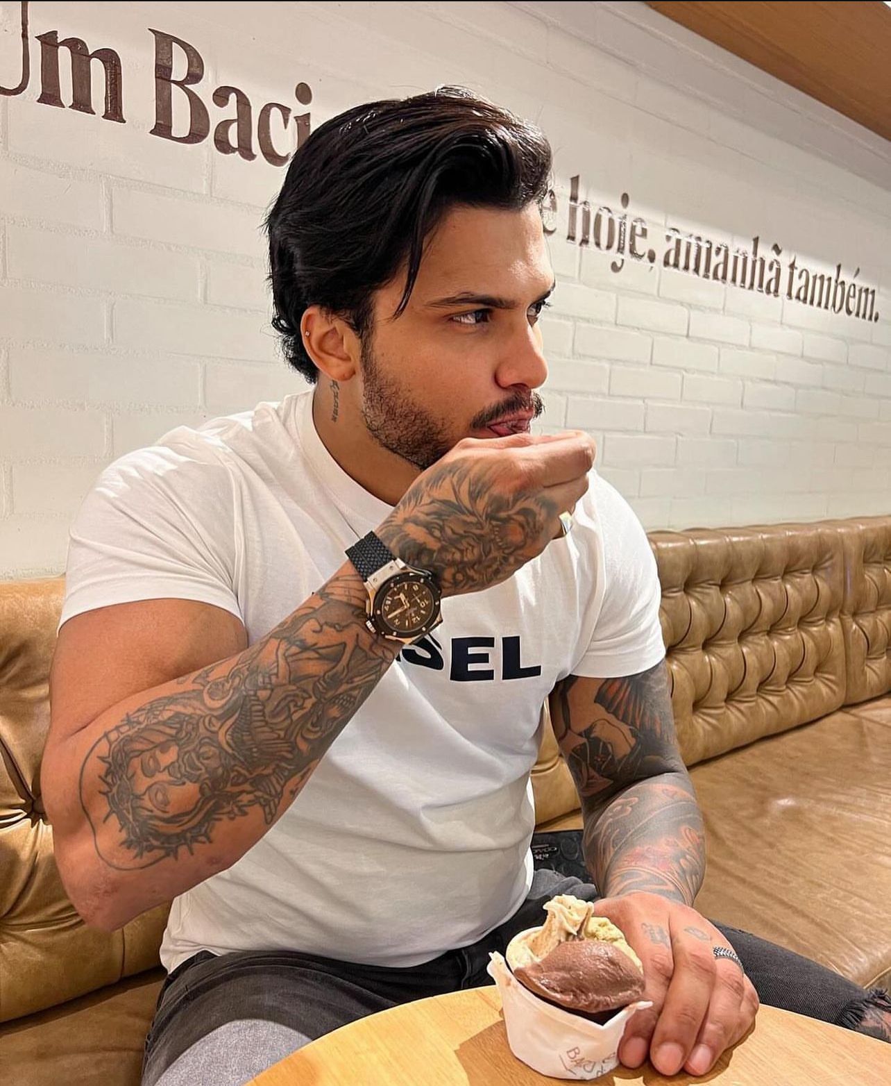 garoto de programa - Perfil Hetero